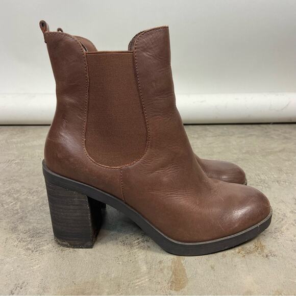 Crown Vintage Size 9.5 Chocolate Brown Genuine Leather Chunky Heel Ankle Booties - Picture 3 of 13